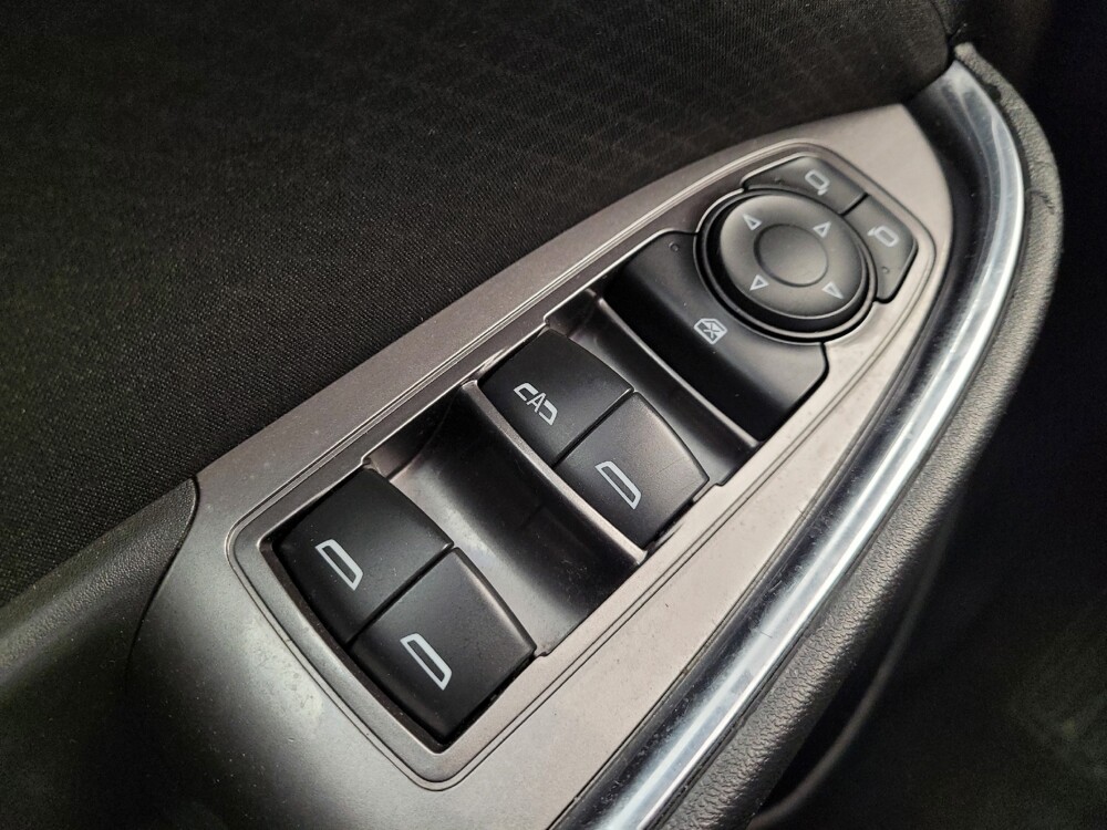 2018 Chevrolet Malibu in Cincinnati, OH 45255 - 18106115 27