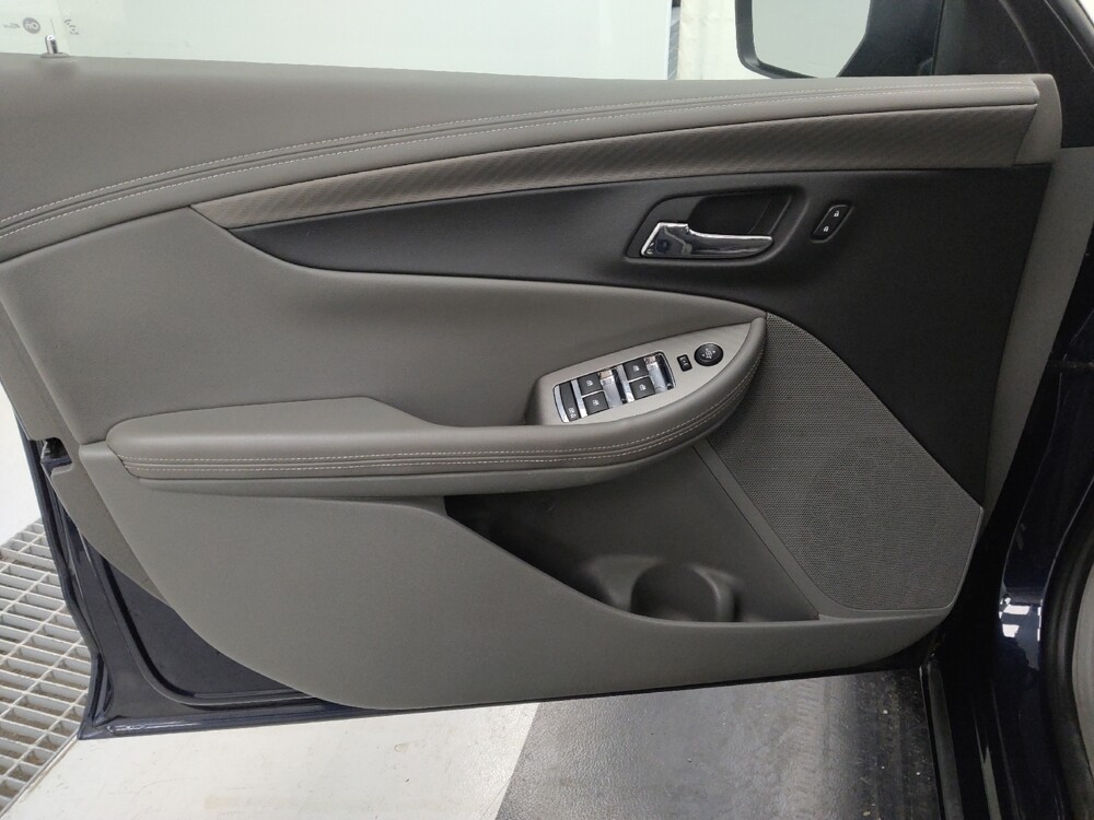 2017 Chevrolet Impala in St. Louis, MO 63125 - 18106118 27