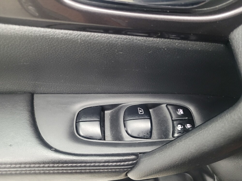 2018 Nissan Rogue in Memphis, TN 38115 - 18106136 27