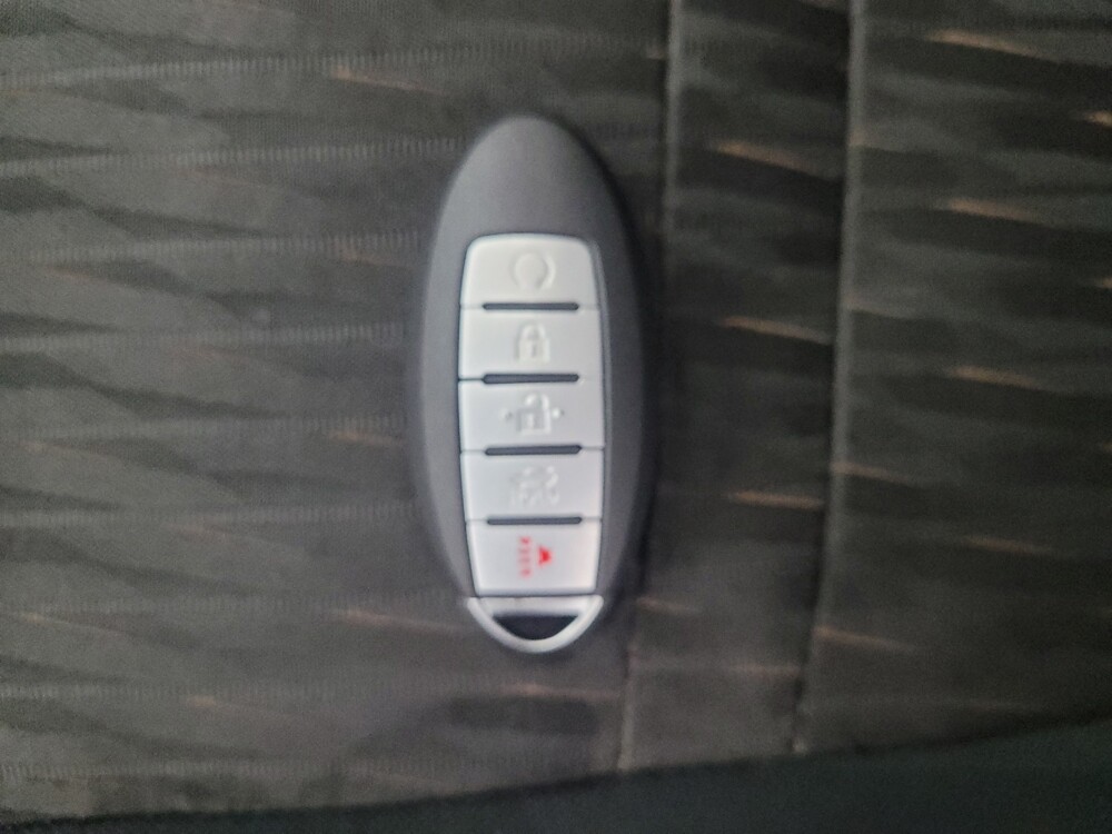 2018 Nissan Rogue in Memphis, TN 38115 - 18106136 32