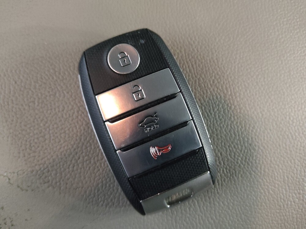 2016 Kia Optima in Greenville, SC 29607 - 18106165 32