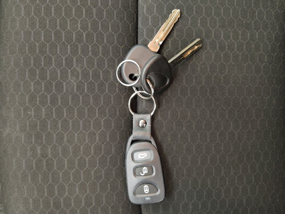 2019 Hyundai Elantra in Independence, MO 64055 - 18106176 32