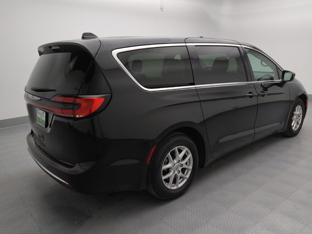 2023 Chrysler Pacifica in Independence, MO 64055 - 18106229 10