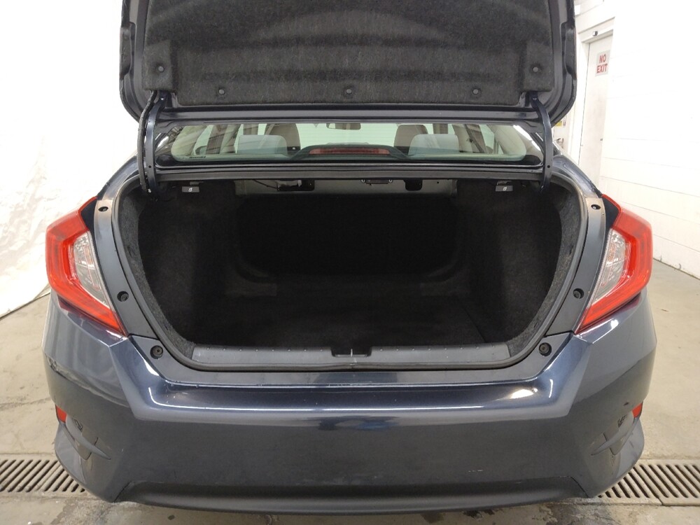 2018 Honda Civic in Fairfield, OH 45014 - 18106250 29