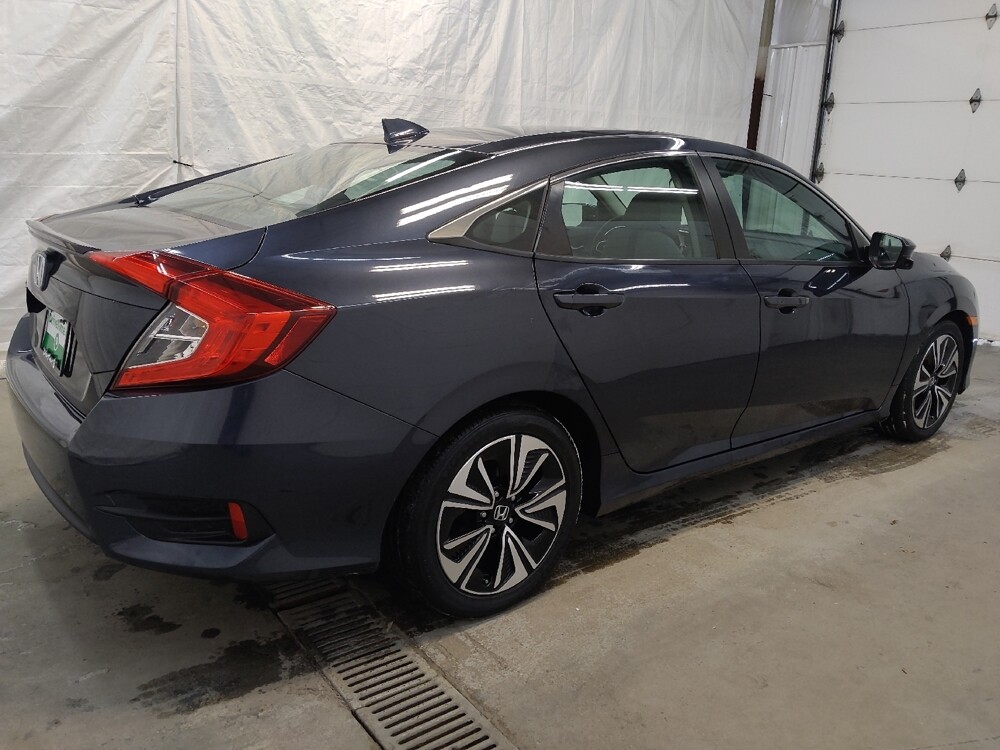 2018 Honda Civic in Fairfield, OH 45014 - 18106250 10