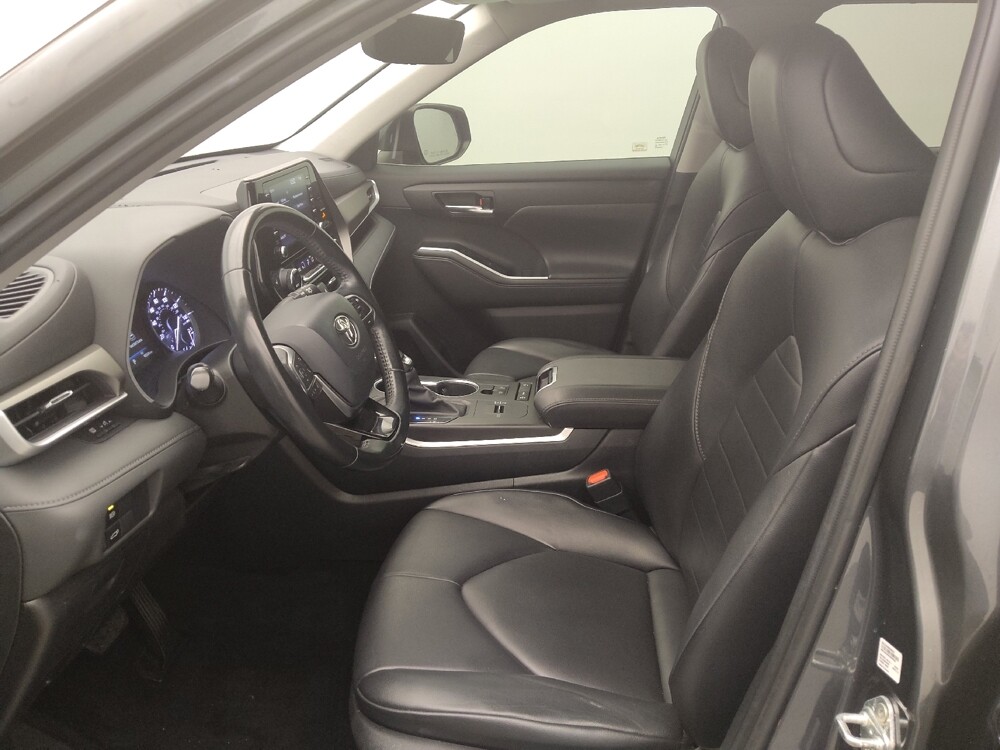 2020 Toyota Highlander in Live Oak, TX 78233 - 18106257 17