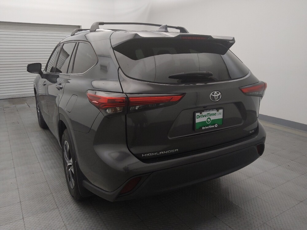 2020 Toyota Highlander in Live Oak, TX 78233 - 18106257 6