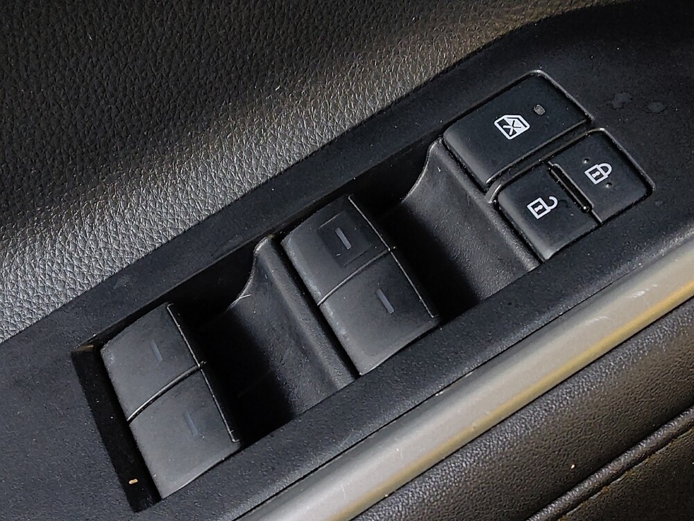 2020 Toyota Highlander in Live Oak, TX 78233 - 18106257 27