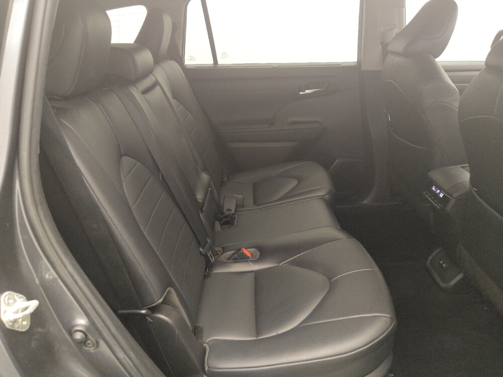 2020 Toyota Highlander in Live Oak, TX 78233 - 18106257 19