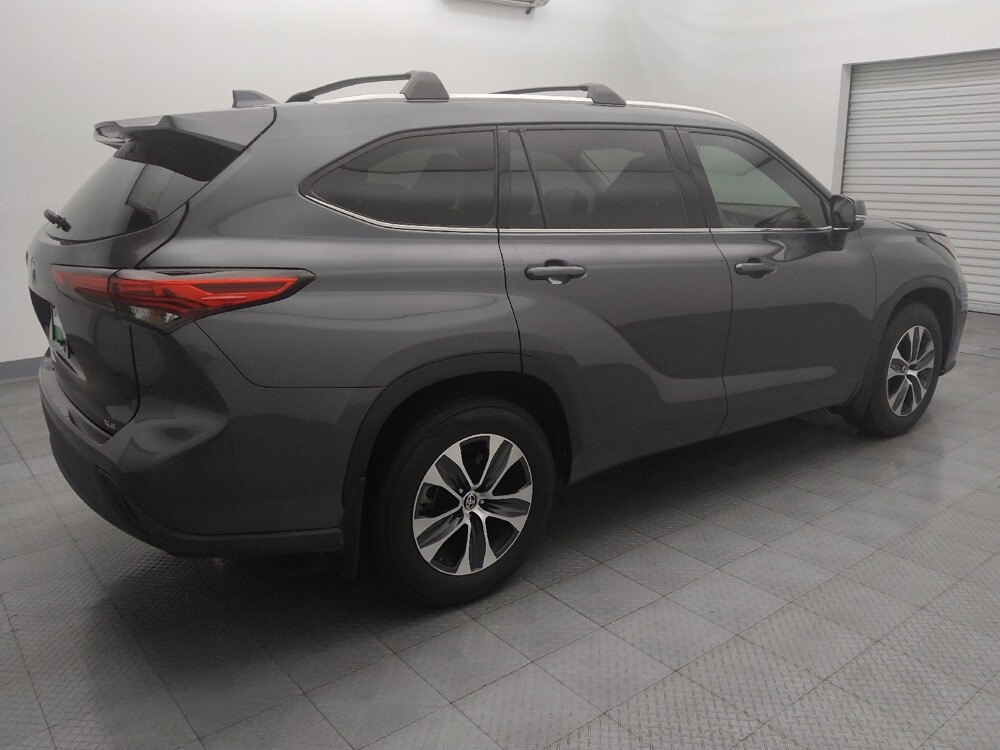 2020 Toyota Highlander in Live Oak, TX 78233 - 18106257 10