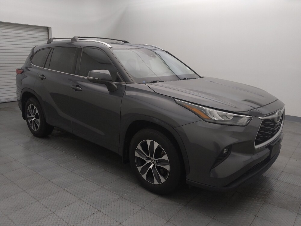 2020 Toyota Highlander in Live Oak, TX 78233 - 18106257 11