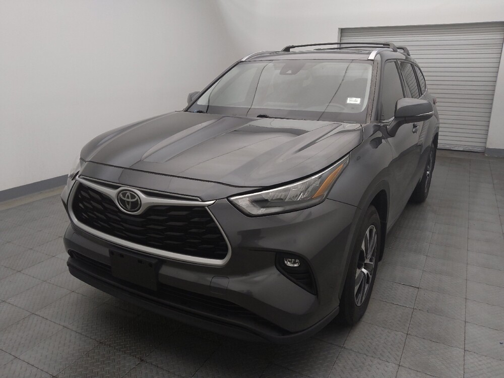 2020 Toyota Highlander in Live Oak, TX 78233 - 18106257 15