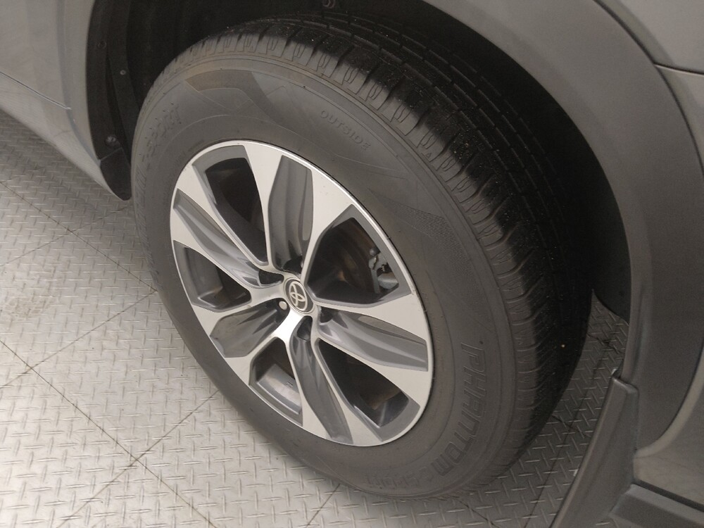 2020 Toyota Highlander in Live Oak, TX 78233 - 18106257 31