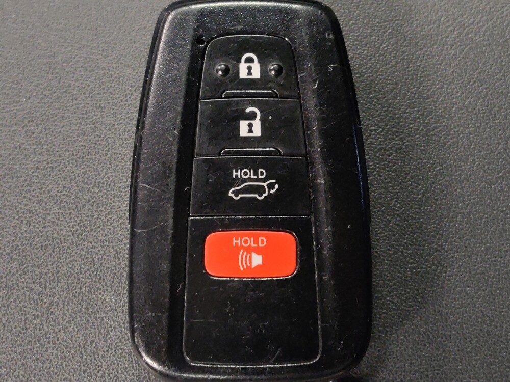 2020 Toyota Highlander in Live Oak, TX 78233 - 18106257 32