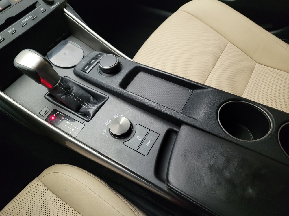 2016 Lexus IS 200t in Torrance, CA 90504 - 18106271 26