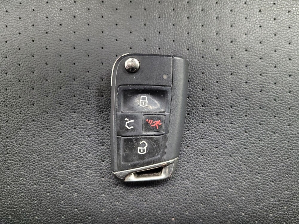 2018 Volkswagen Tiguan in Las Vegas, NV 89104 - 18106301 32