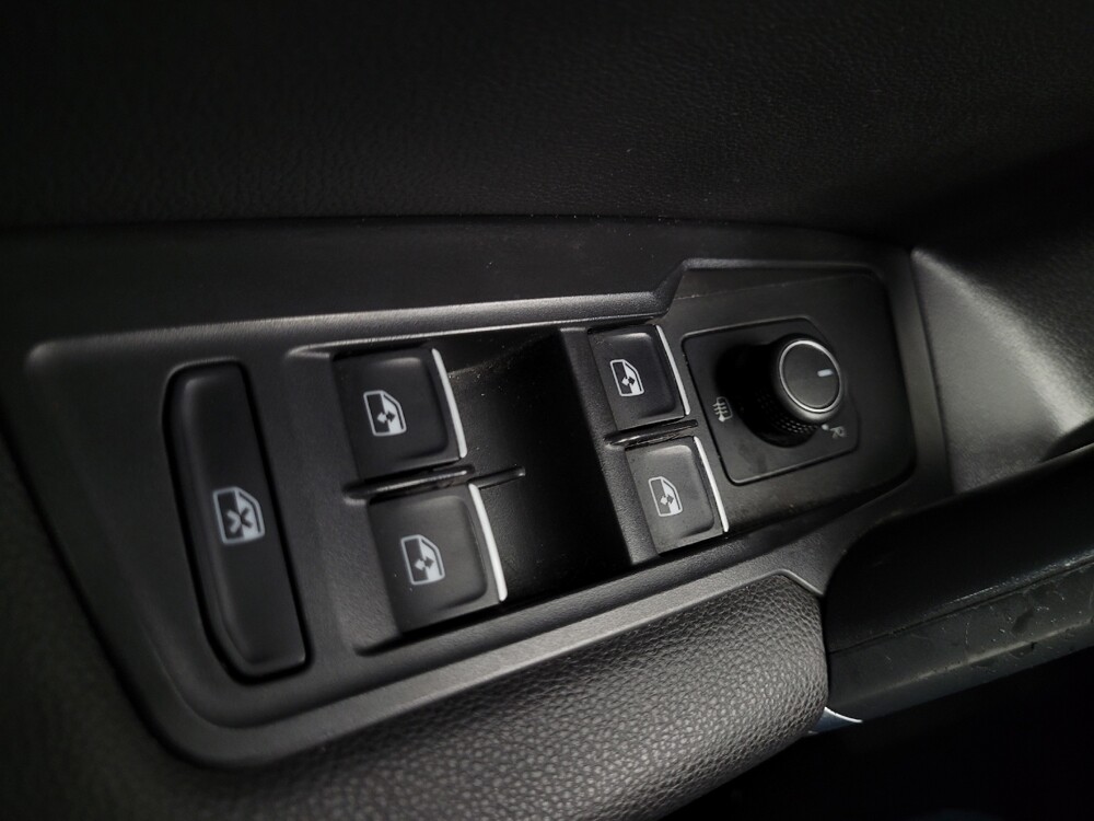 2018 Volkswagen Tiguan in Las Vegas, NV 89104 - 18106301 27