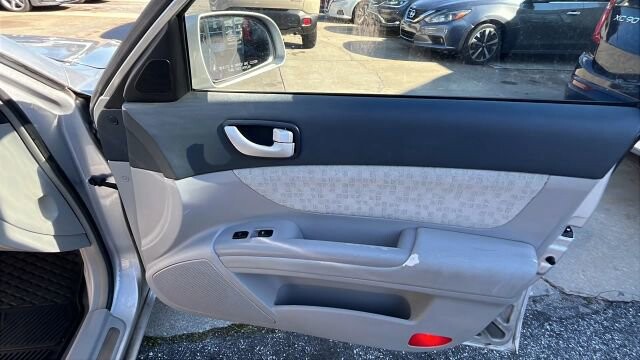 2006 Hyundai Sonata in Greenville, SC 29607 - 18106348 14