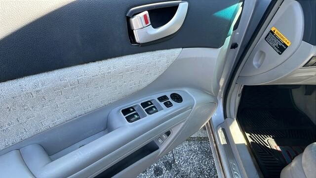 2006 Hyundai Sonata in Greenville, SC 29607 - 18106348 24