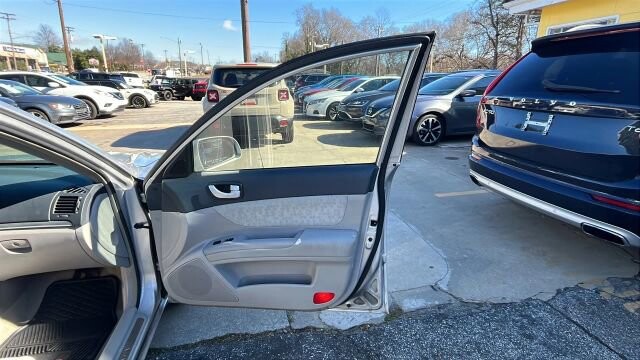 2006 Hyundai Sonata in Greenville, SC 29607 - 18106348 13
