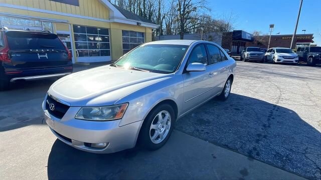 2006 Hyundai Sonata in Greenville, SC 29607 - 18106348 7