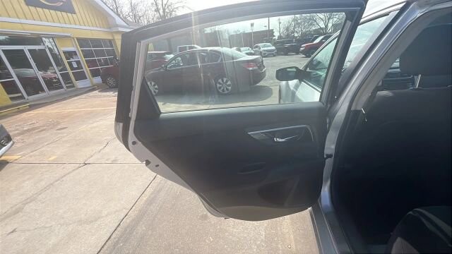 2013 Nissan Altima in Greenville, SC 29607 - 18106350 23