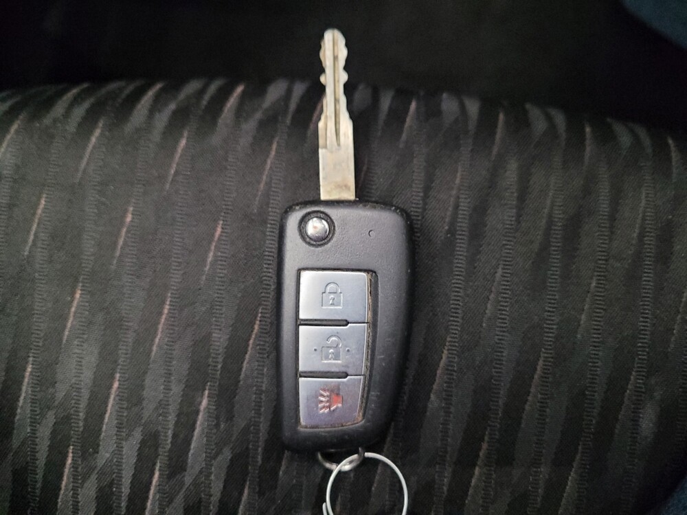 2019 Nissan Rogue in Fresno, CA 93726 - 18106379 32