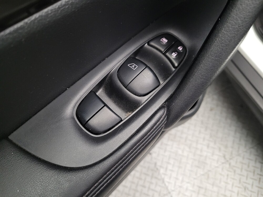 2019 Nissan Rogue in Fresno, CA 93726 - 18106379 27