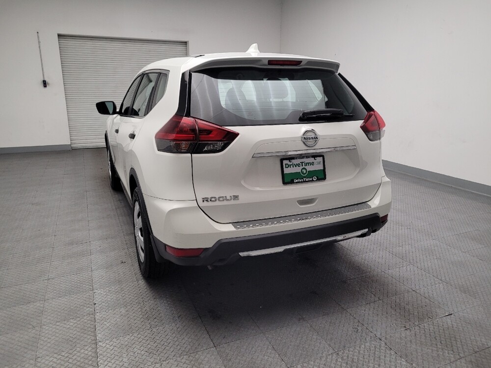 2019 Nissan Rogue in Fresno, CA 93726 - 18106379 6