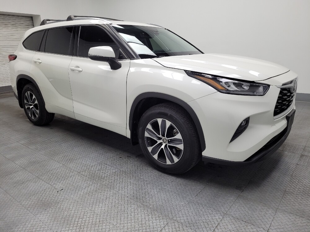 2020 Toyota Highlander in Las Vegas, NV 89102 - 18106426 11
