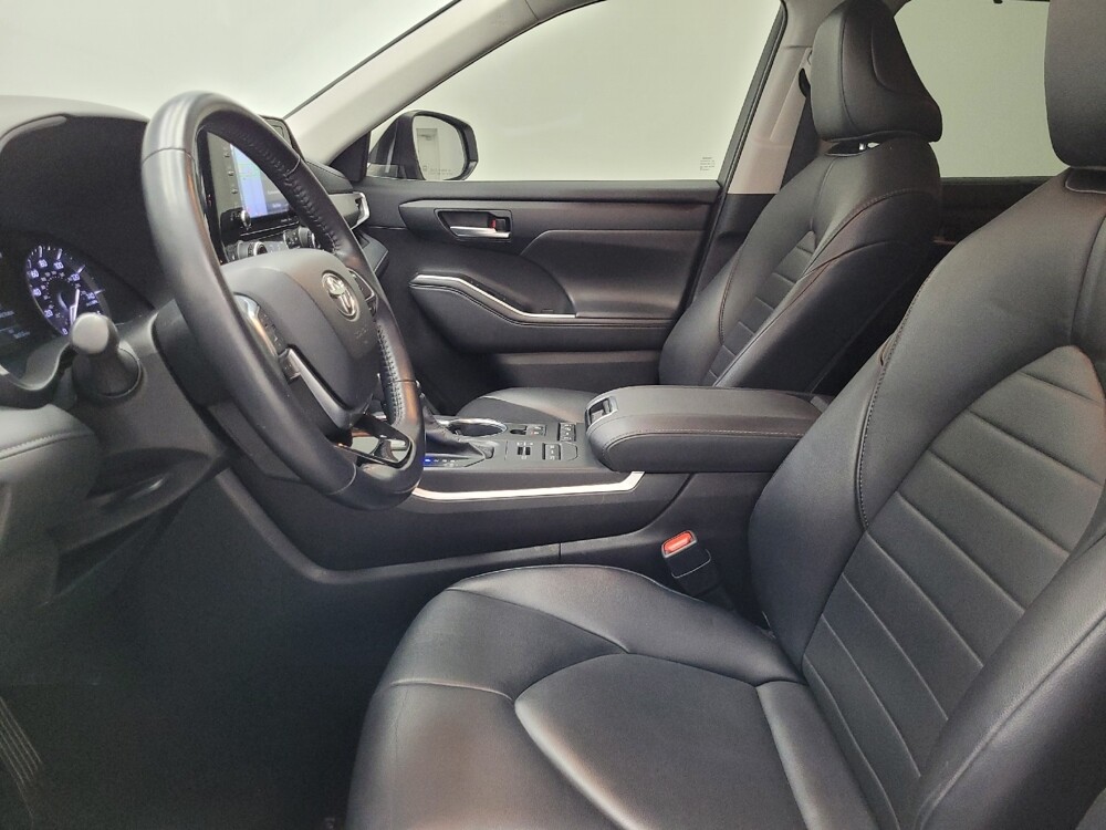 2020 Toyota Highlander in Las Vegas, NV 89102 - 18106426 17