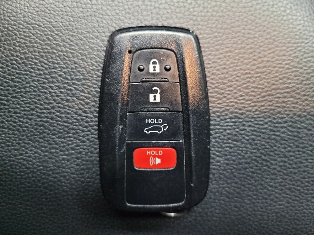 2020 Toyota Highlander in Las Vegas, NV 89102 - 18106426 32