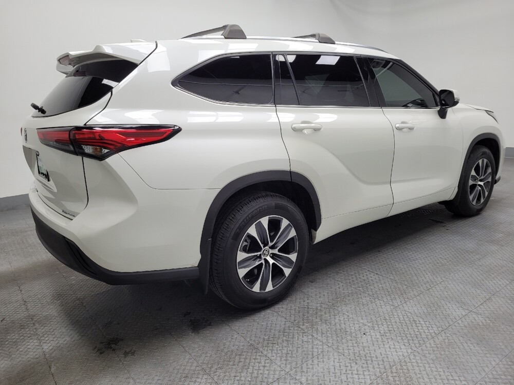 2020 Toyota Highlander in Las Vegas, NV 89102 - 18106426 10