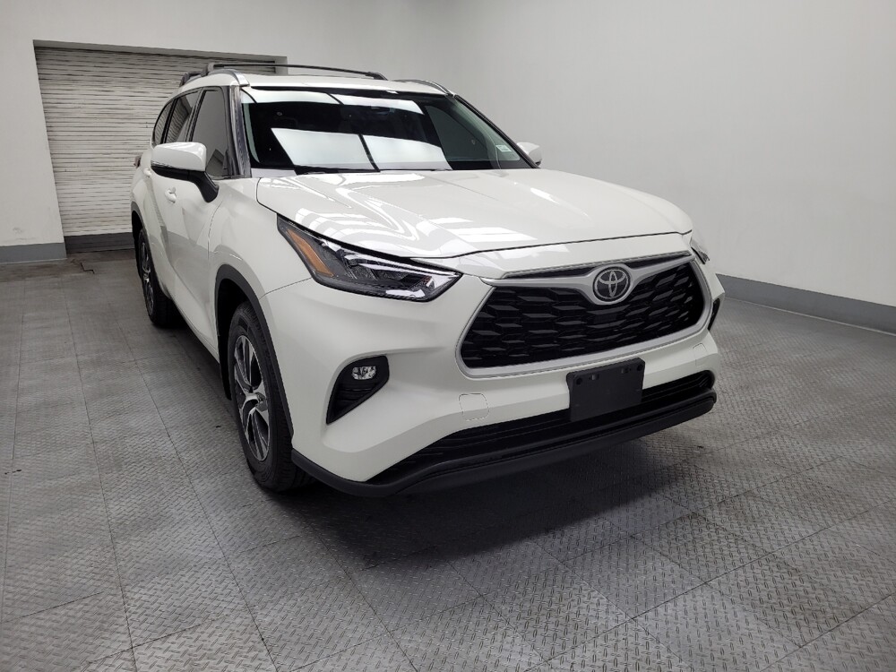 2020 Toyota Highlander in Las Vegas, NV 89102 - 18106426 13