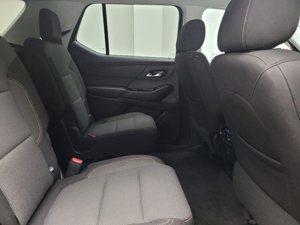 2018 Chevrolet Traverse in Eastpointe, MI 48021 - 18106427 19