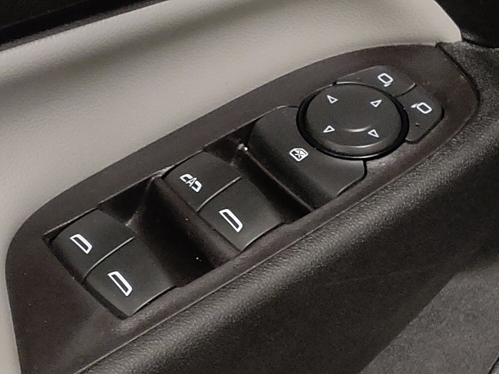 2020 Chevrolet Equinox in Raleigh, NC 27604 - 18106450 27