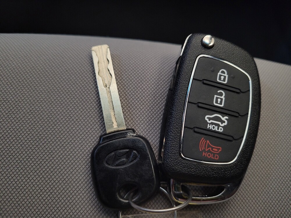 2015 Hyundai Sonata in Louisville, KY 40258 - 18106488 32