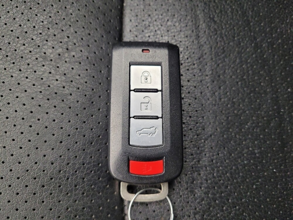 2015 Mitsubishi Outlander in Louisville, KY 40258 - 18106496 32