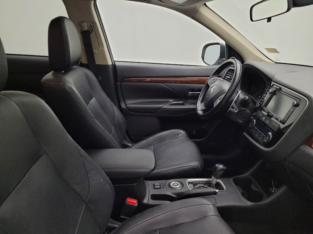 2015 Mitsubishi Outlander in Louisville, KY 40258 - 18106496 21