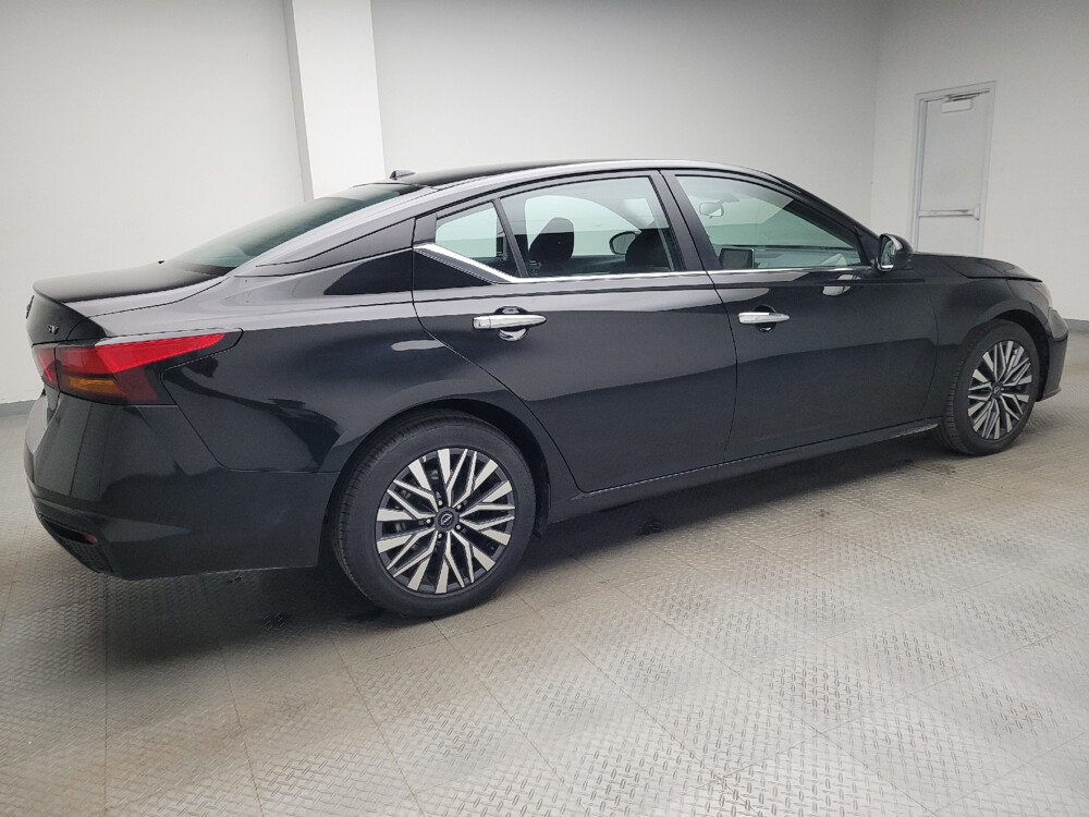 2023 Nissan Altima in St. Louis, MO 63136 - 18106527 10