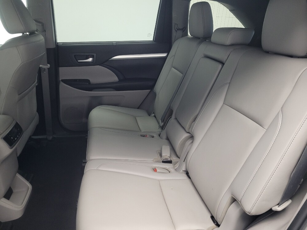 2019 Toyota Highlander in Highland, IN 46322 - 18106533 18