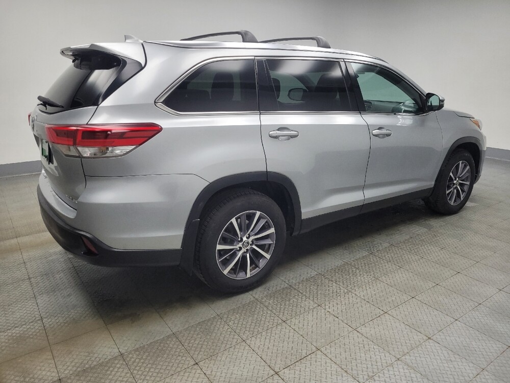 2019 Toyota Highlander in Highland, IN 46322 - 18106533 10