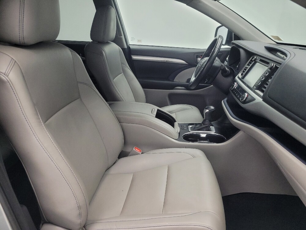 2019 Toyota Highlander in Highland, IN 46322 - 18106533 21