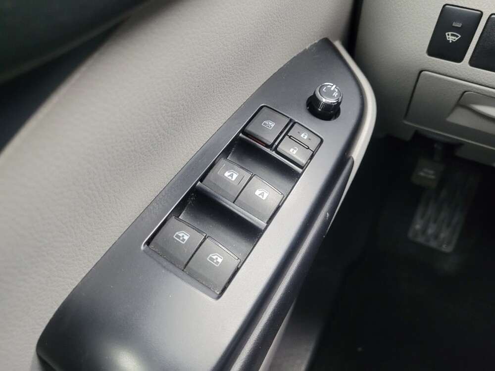 2019 Toyota Highlander in Highland, IN 46322 - 18106533 27