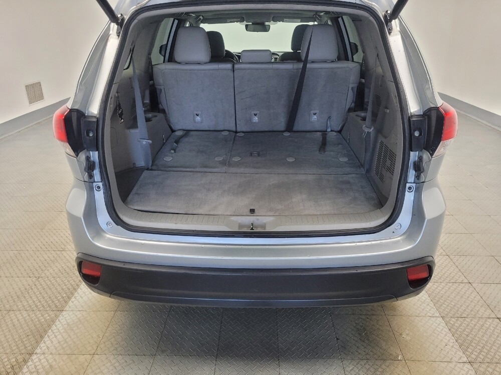 2019 Toyota Highlander in Highland, IN 46322 - 18106533 29