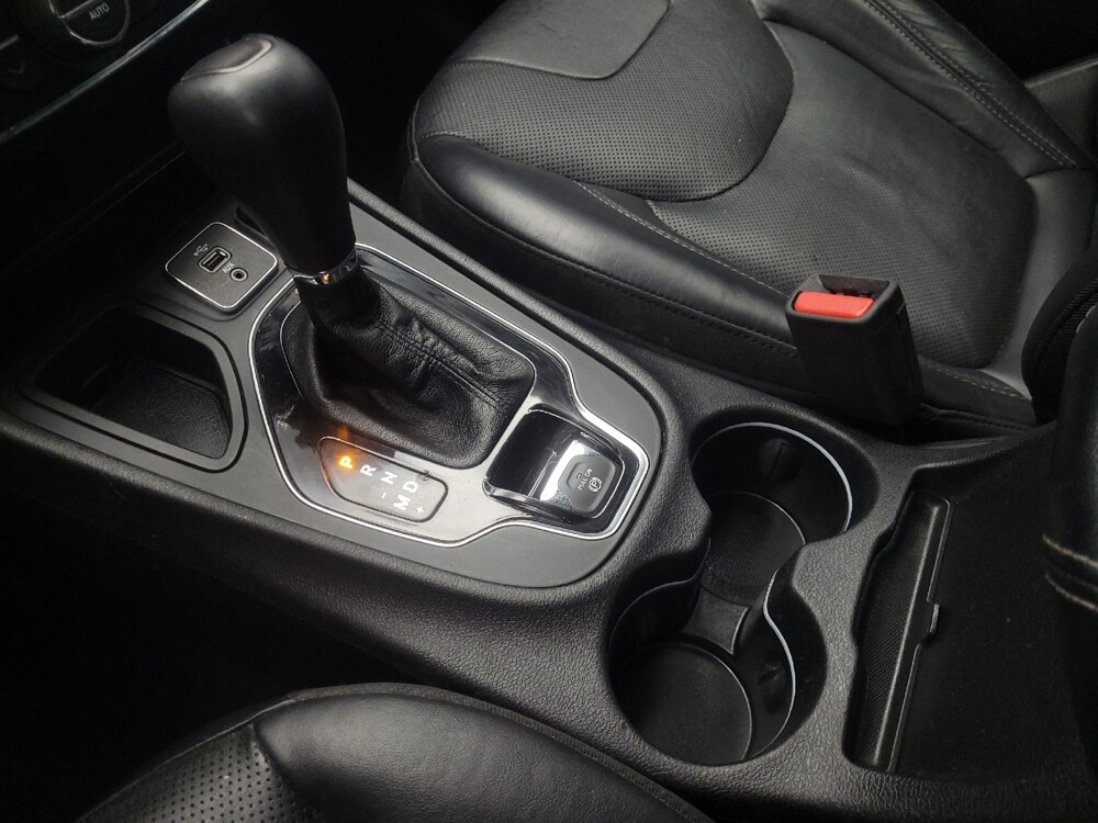 2019 Jeep Cherokee in Indianapolis, IN 46219 - 18106535 26