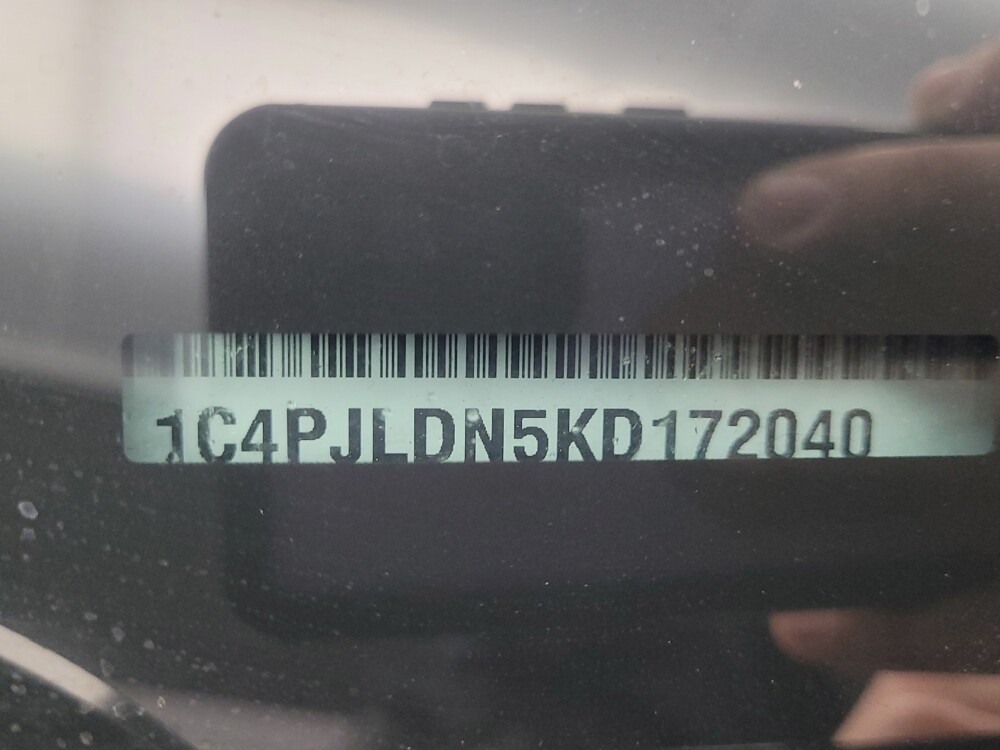 2019 Jeep Cherokee in Indianapolis, IN 46219 - 18106535 33