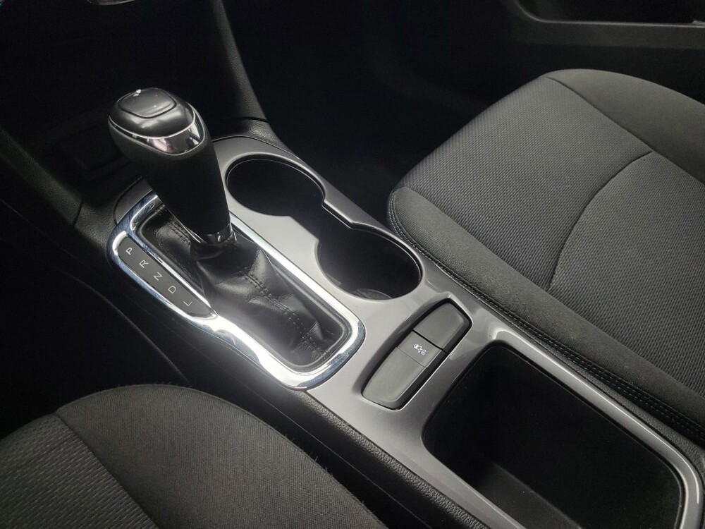 2018 Chevrolet Cruze in Indianapolis, IN 46222 - 18106557 26