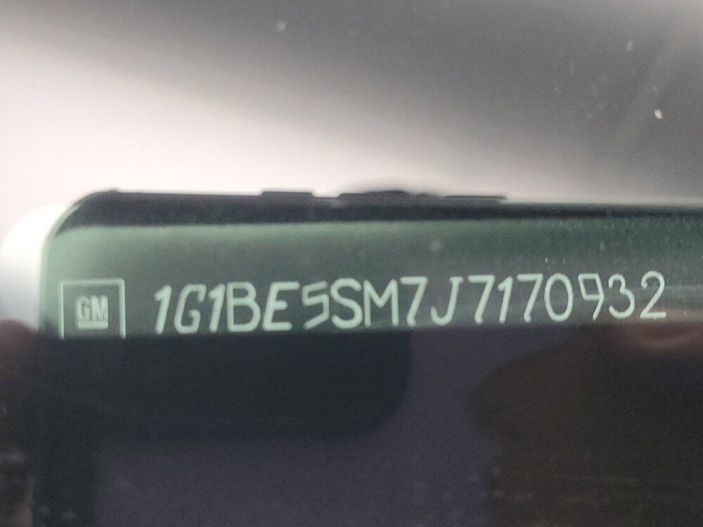 2018 Chevrolet Cruze in Indianapolis, IN 46222 - 18106557 33