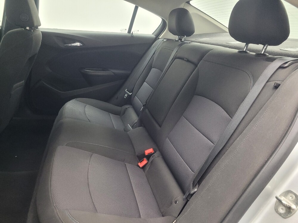 2018 Chevrolet Cruze in Indianapolis, IN 46222 - 18106557 18